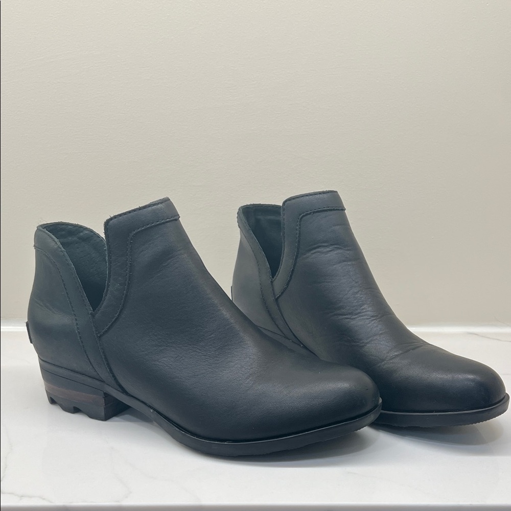 Sorel Lolla II Cutout Womens Black Ankle Boots